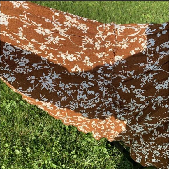 NWT Rylee Anns Dark brown and white V-neck floral mini dress - Picture 9 of 12